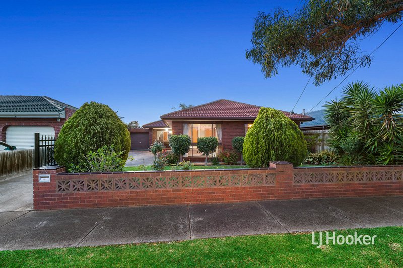 Photo - 10 Hoddle Way, Altona Meadows VIC 3028 - Image 2