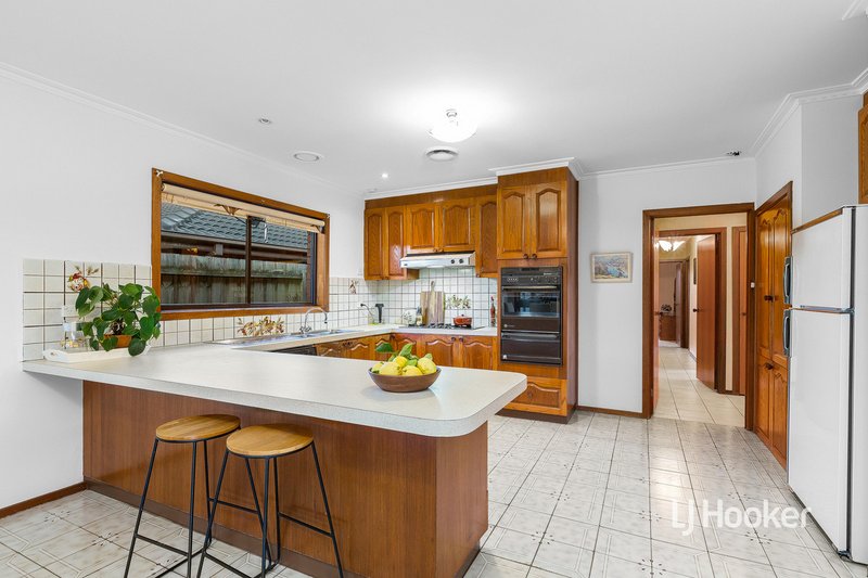 Photo - 10 Hoddle Way, Altona Meadows VIC 3028 - Image 3