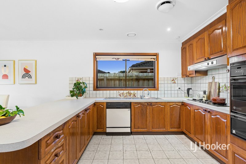 Photo - 10 Hoddle Way, Altona Meadows VIC 3028 - Image 4