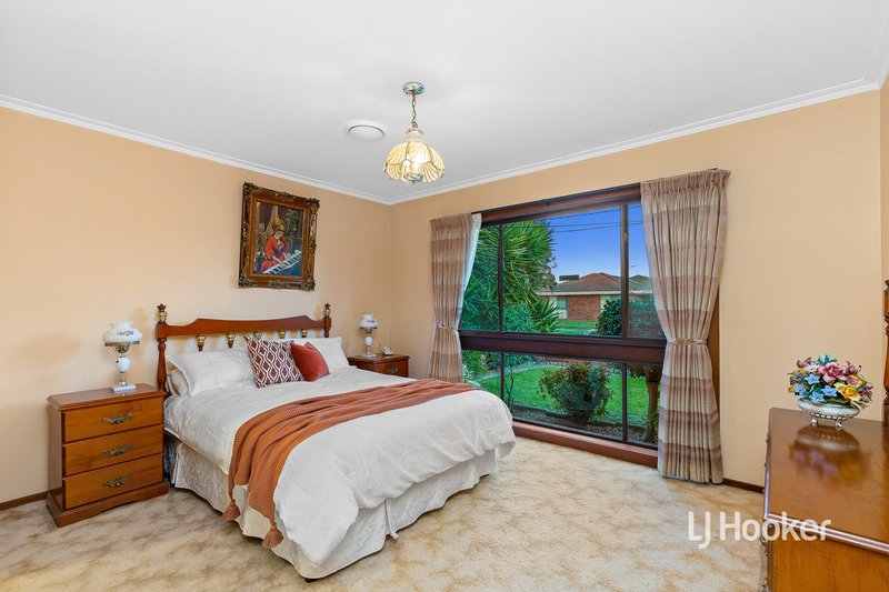 Photo - 10 Hoddle Way, Altona Meadows VIC 3028 - Image 10