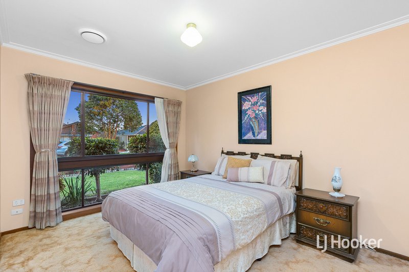 Photo - 10 Hoddle Way, Altona Meadows VIC 3028 - Image 11