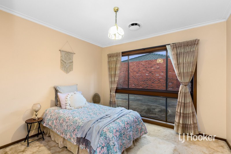 Photo - 10 Hoddle Way, Altona Meadows VIC 3028 - Image 12