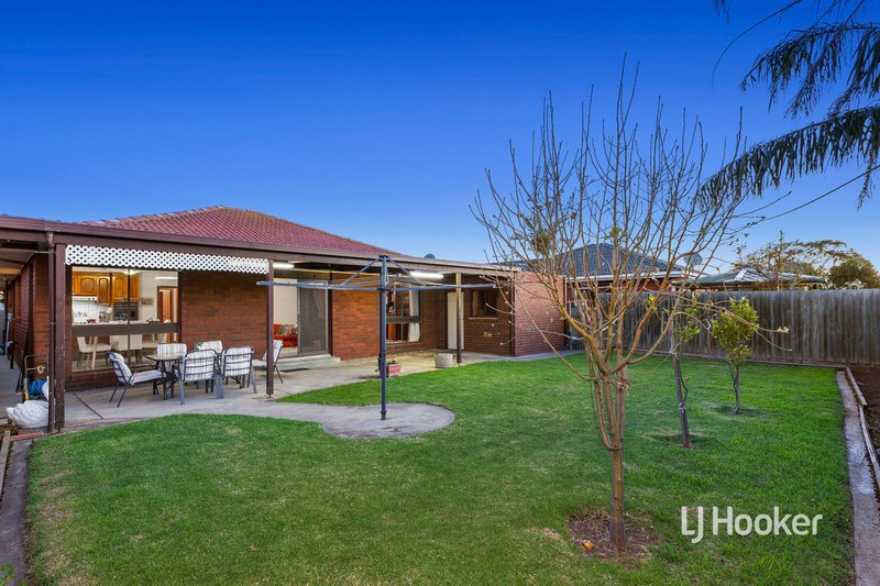 Photo - 10 Hoddle Way, Altona Meadows VIC 3028 - Image 14