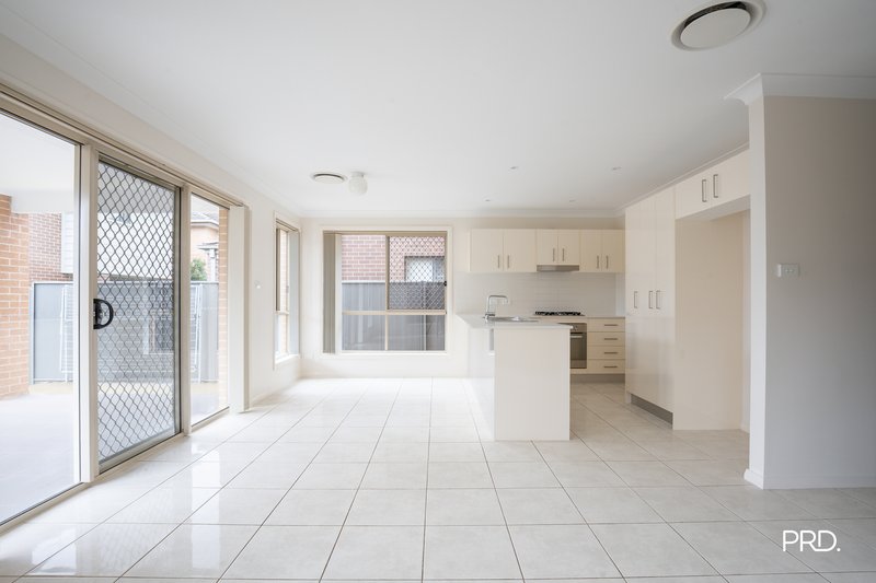 Photo - 10 Hollows Parade, Ropes Crossing NSW 2760 - Image 2