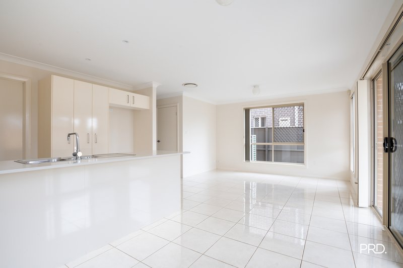 Photo - 10 Hollows Parade, Ropes Crossing NSW 2760 - Image 4