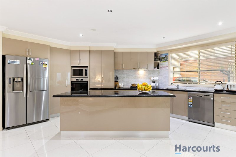 Photo - 10 Holmes Way, Glen Waverley VIC 3150 - Image 3