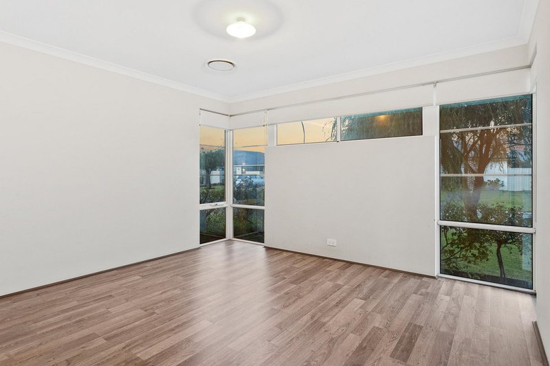 Photo - 10 Holroyd Avenue, Brabham WA 6055 - Image 6