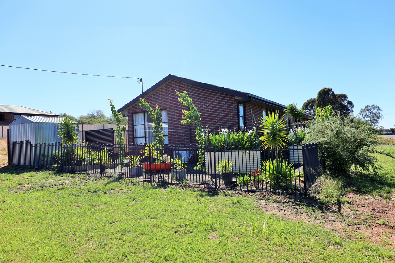 7-bedroom house at 10 HONEYSUCKLE STREET, Eaglehawk VIC 3556, Greater Bendigo, Victoria