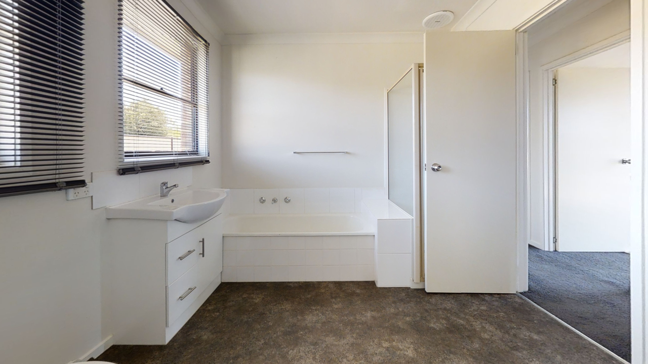 7-bedroom house at 10 HONEYSUCKLE STREET, Eaglehawk VIC 3556, Greater Bendigo, Victoria