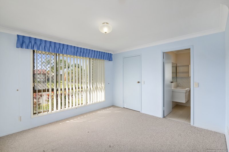 Photo - 10 Honeywood Court, Burleigh Waters QLD 4220 - Image 9