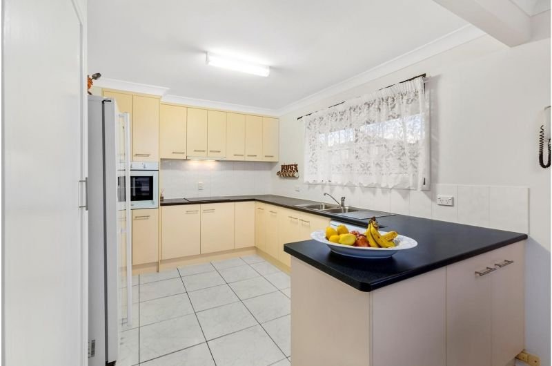 Photo - 10 Honeywood St , Sunnybank Hills QLD 4109 - Image 7