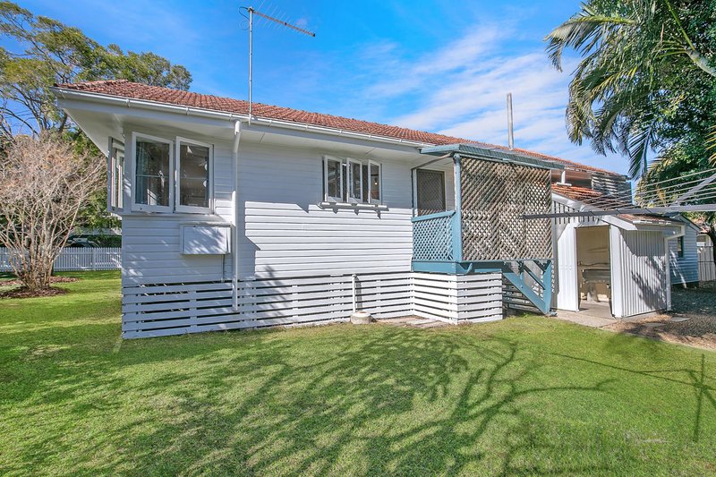 Photo - 10 Houghton Avenue, Redcliffe QLD 4020 - Image 3