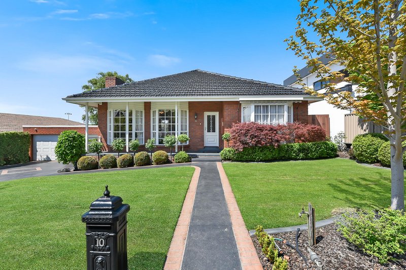 Photo - 10 Howell Drive, Berwick VIC 3806 - Image 2