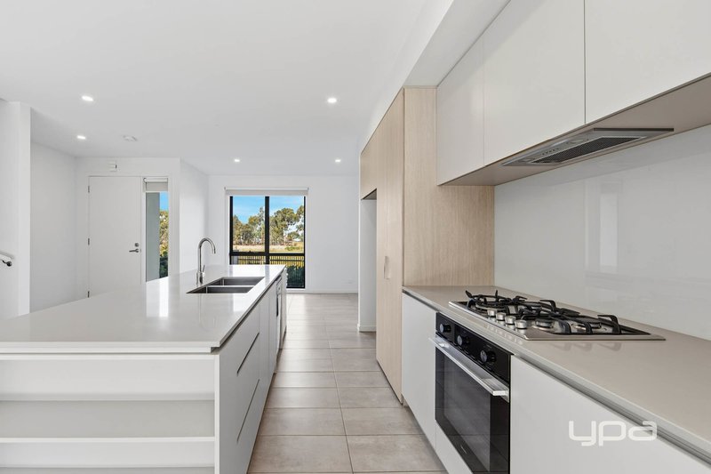 Photo - 10 Hudson Walk, St Albans VIC 3021 - Image 3