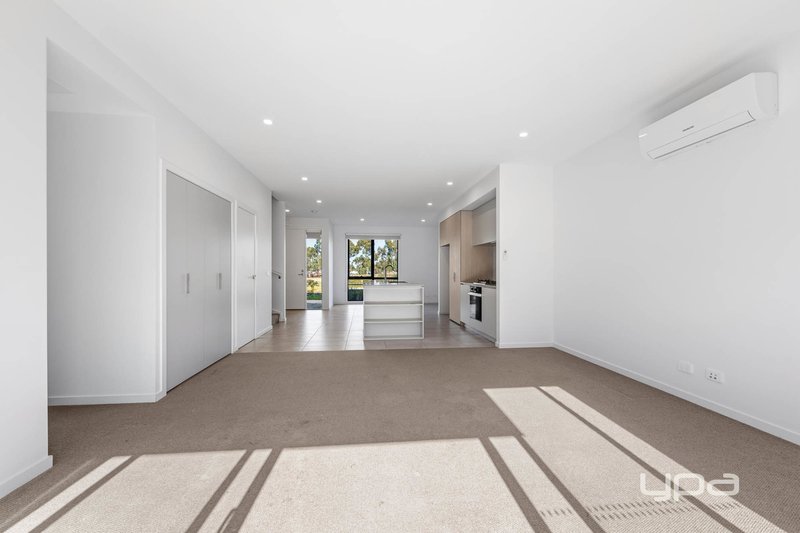 Photo - 10 Hudson Walk, St Albans VIC 3021 - Image 4