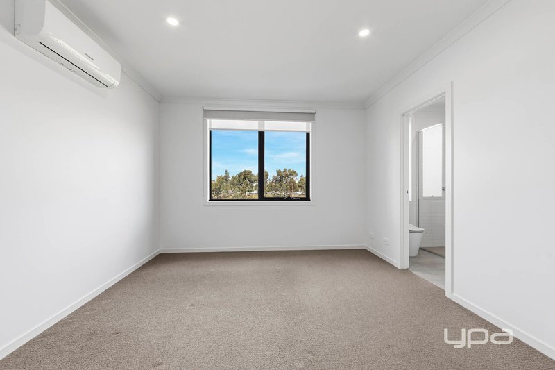 Photo - 10 Hudson Walk, St Albans VIC 3021 - Image 7