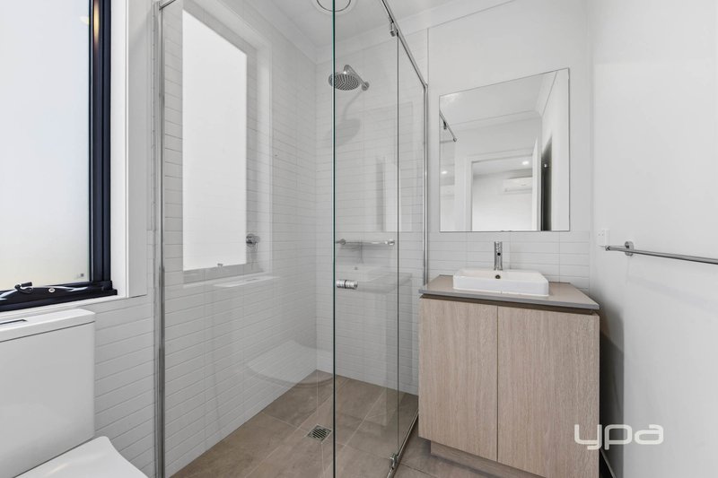 Photo - 10 Hudson Walk, St Albans VIC 3021 - Image 8