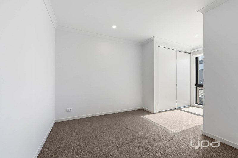 Photo - 10 Hudson Walk, St Albans VIC 3021 - Image 9