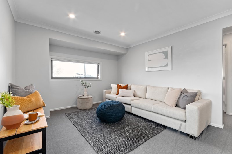 Photo - 10 Hues Street, Mickleham VIC 3064 - Image 10