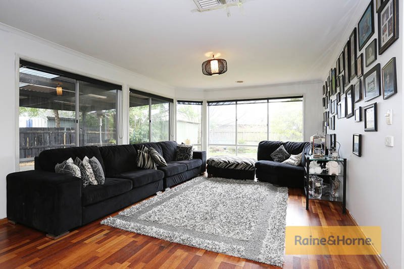 Photo - 10 Huntingdale Court, Craigieburn VIC 3064 - Image 3