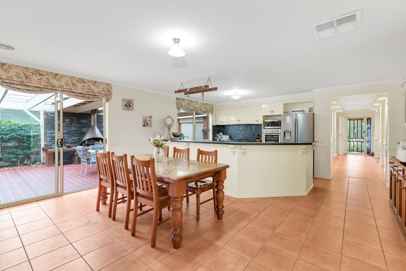 Photo - 10 Huntington Court, Werribee VIC 3030 - Image 3