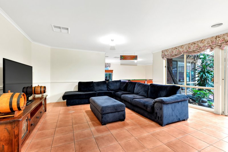 Photo - 10 Huntington Court, Werribee VIC 3030 - Image 5