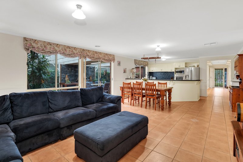 Photo - 10 Huntington Court, Werribee VIC 3030 - Image 6