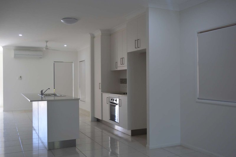 Photo - 10 Huxley Crescent, Oonoonba QLD 4811 - Image 3
