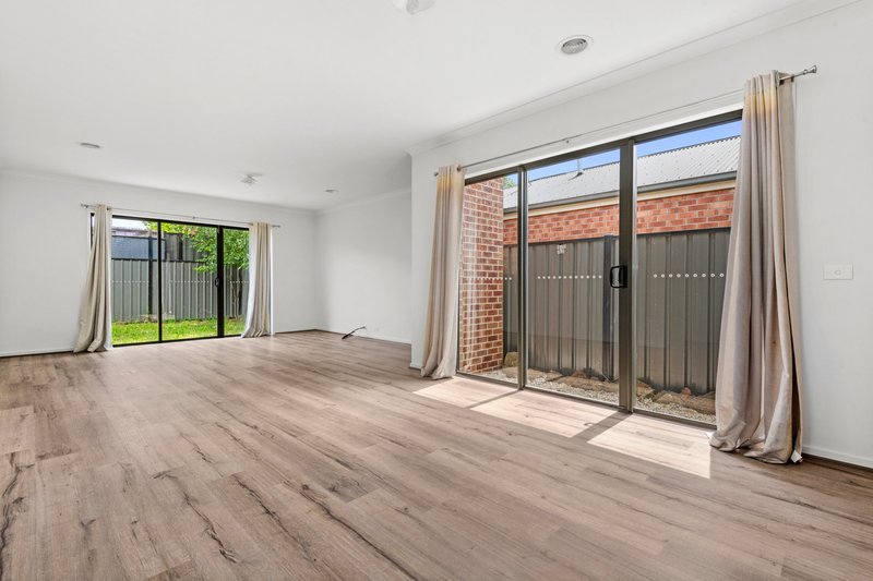 Photo - 10 Iceberg Drive, Mernda VIC 3754 - Image 5