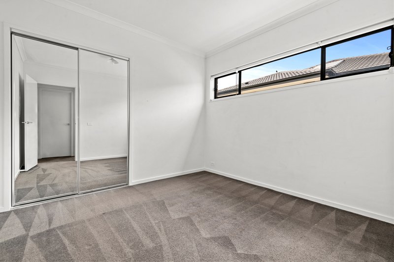 Photo - 10 Iceberg Drive, Mernda VIC 3754 - Image 3