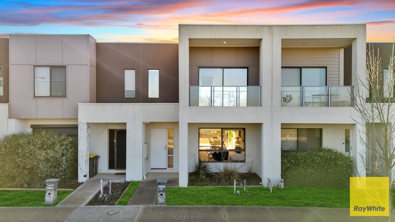 Photo - 10 Illabunda Drive, Werribee VIC 3030 - Image 2