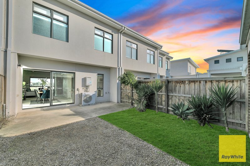 Photo - 10 Illabunda Drive, Werribee VIC 3030 - Image 25