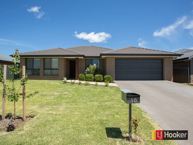 10 Illawarra Place, Calala NSW 2340