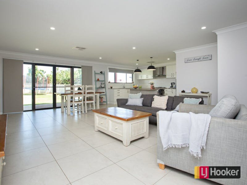 Photo - 10 Illawarra Place, Calala NSW 2340 - Image 2