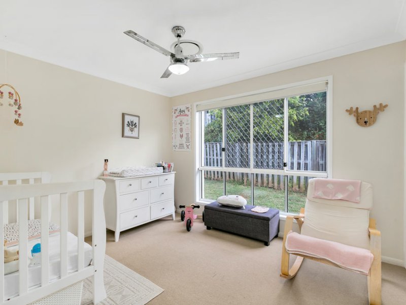 Photo - 10 Ilminster Crescent, Mudgeeraba QLD 4213 - Image 9