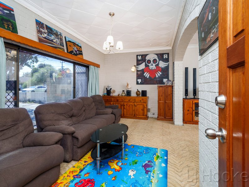 Photo - 10 Ilumba Road, Nollamara WA 6061 - Image 3