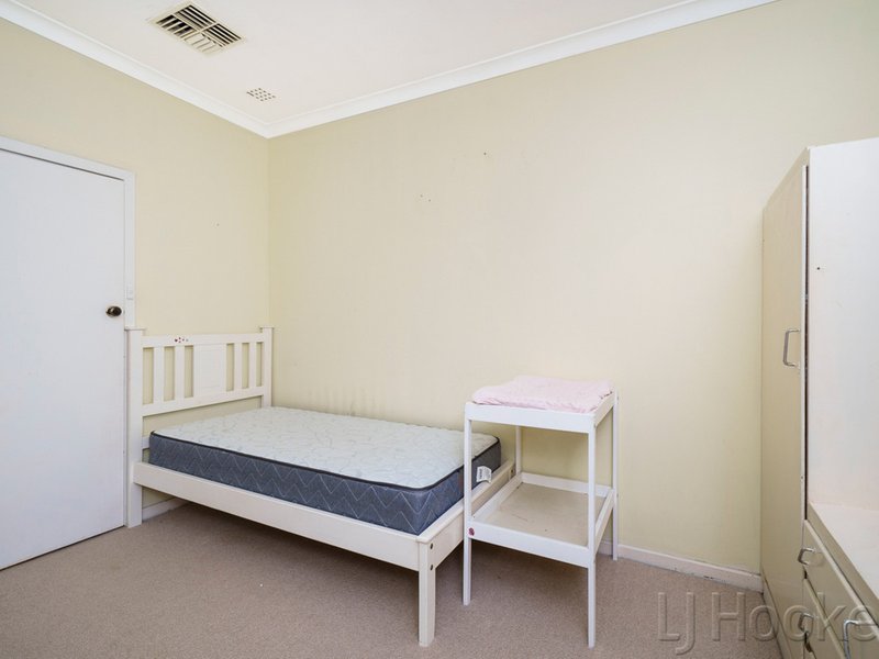 Photo - 10 Ilumba Road, Nollamara WA 6061 - Image 14