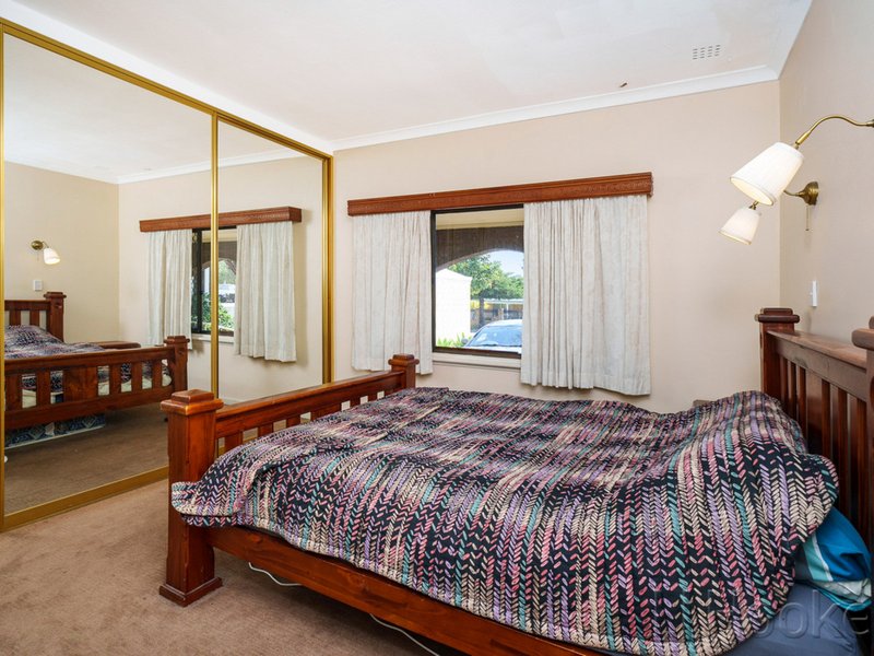 Photo - 10 Ilumba Road, Nollamara WA 6061 - Image 15