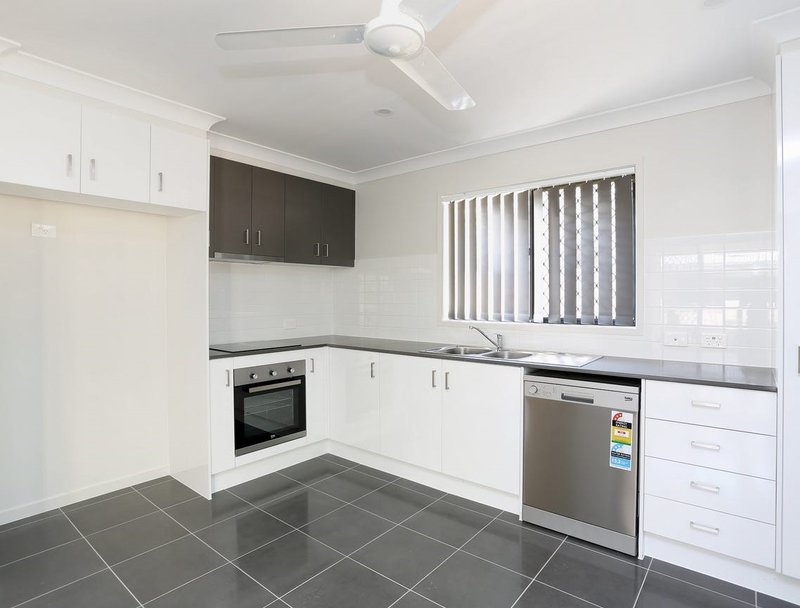 Photo - 10 Imelda Way, Pimpama QLD 4209 - Image 3