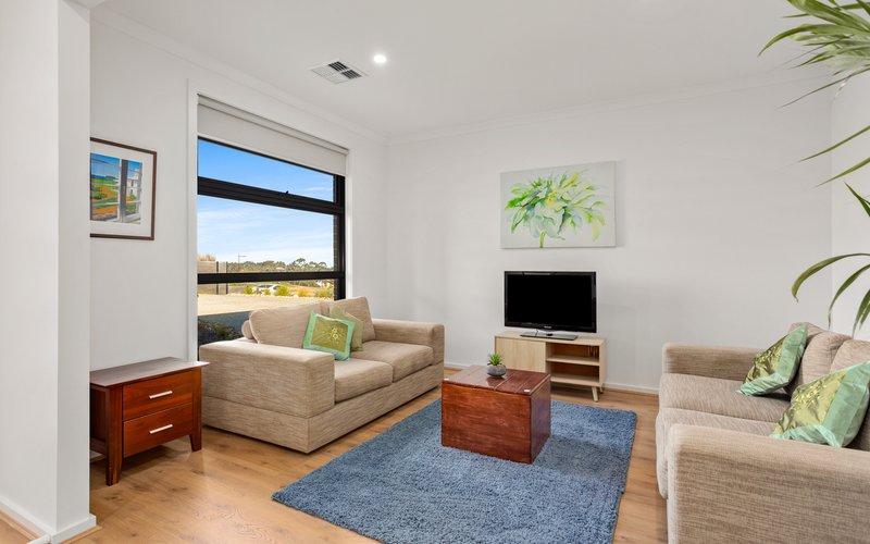 Photo - 10 Imperial Circuit, Victor Harbor SA 5211 - Image 3