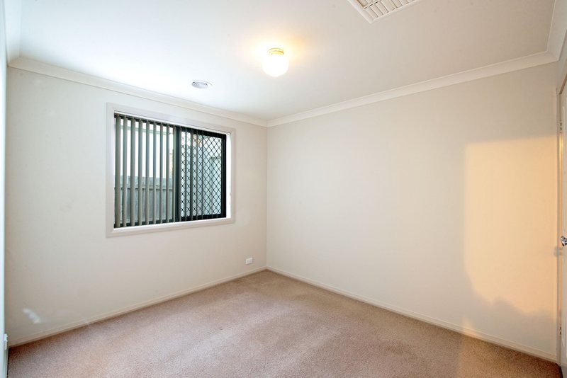 Photo - 10 Inglewood Street, Gungahlin ACT 2912 - Image 4