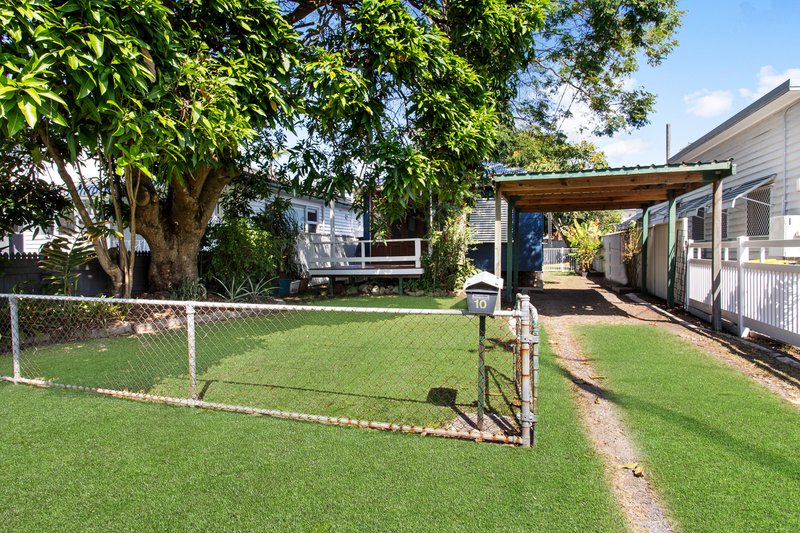 Photo - 10 Inglis Street, Woody Point QLD 4019 - Image 1