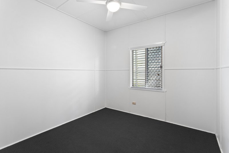 Photo - 10 Inglis Street, Woody Point QLD 4019 - Image 4