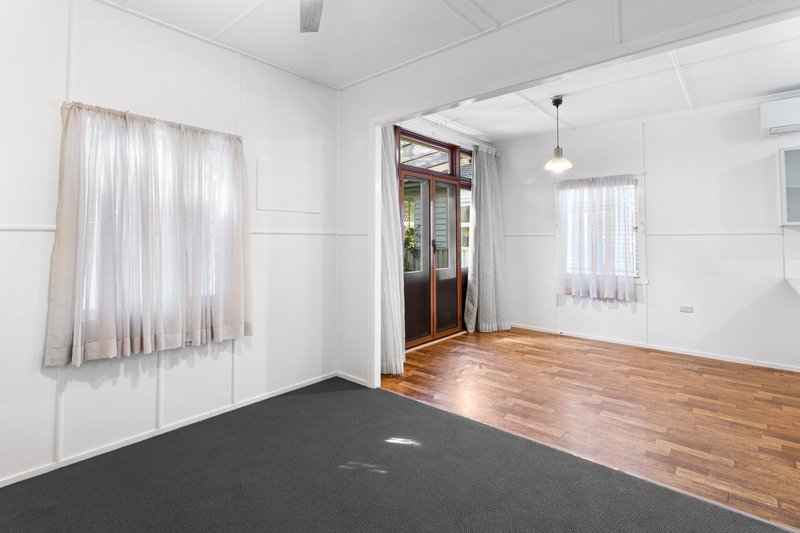 Photo - 10 Inglis Street, Woody Point QLD 4019 - Image 5