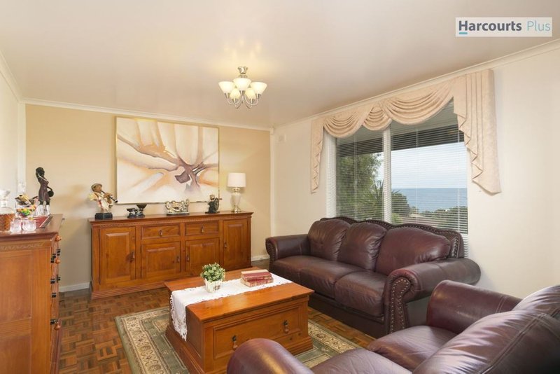 Photo - 10 Ingomar Court, Hallett Cove SA 5158 - Image 3