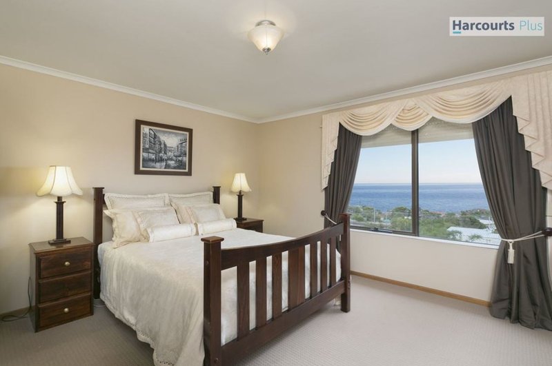 Photo - 10 Ingomar Court, Hallett Cove SA 5158 - Image 7