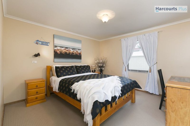 Photo - 10 Ingomar Court, Hallett Cove SA 5158 - Image 10