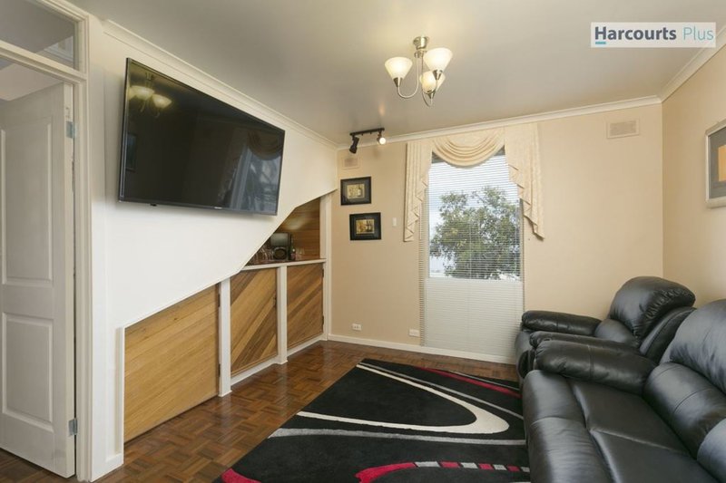 Photo - 10 Ingomar Court, Hallett Cove SA 5158 - Image 11