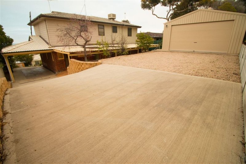 Photo - 10 Ingomar Court, Hallett Cove SA 5158 - Image 5