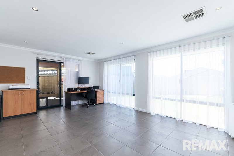 Photo - 10 Investigator Parade, Jindalee WA 6036 - Image 11